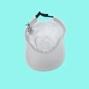 Comme des Garcons White Cap with Black Heart Emblem m_68a2c834ff03202663f0c148.jpg main image 2